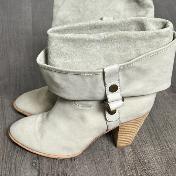 3/$30 Marc by Marc Jacobs Gray Eggshell Convertible Boots - Picture 4 of 14